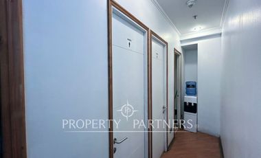 Muy luminosa oficina habilitada, piso 12 en Nueva Las Condes - 7 privados.