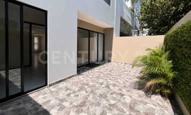 Casa en Venta en Arbolada - A estrenar - Alberca Rooftop 3 Niveles
