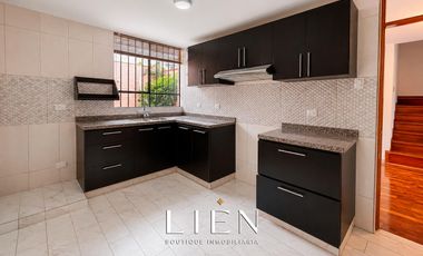 Alquiler de casa amplia en zona residencial de Surco