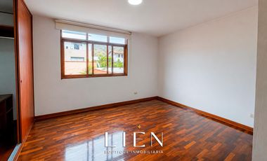 Alquiler de casa amplia en zona residencial de Surco