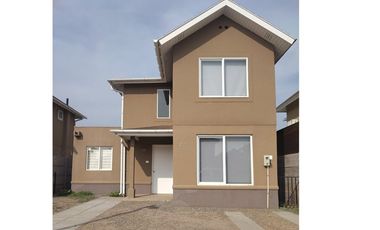 Arriendo Casa Condominio con Laguna 4D/3B