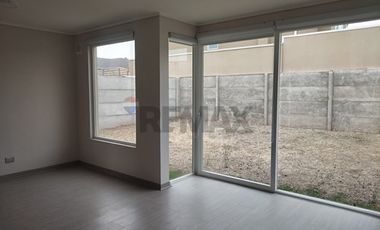 Arriendo Casa Condominio con Laguna 4D/3B