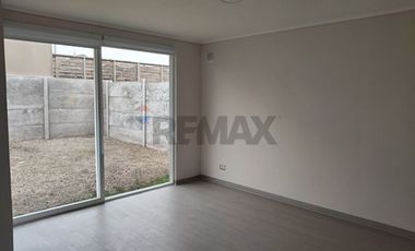 Arriendo Casa Condominio con Laguna 4D/3B