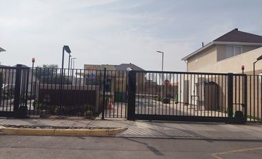 Arriendo Casa Condominio con Laguna 4D/3B