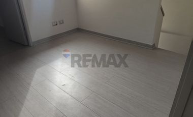 Arriendo Casa Condominio con Laguna 4D/3B