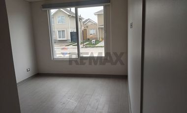 Arriendo Casa Condominio con Laguna 4D/3B