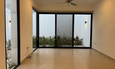 Town house en renta en zona Norte Gertrudis Copo