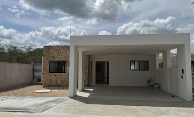 CASA EN VENTA, DE UNA SOLA PLANTA, EN CONKAL, MERIDA YUCATAN.