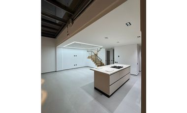 CASA EN UNIDAD CERRADA EN LLANOGRANDE