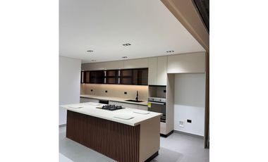 CASA EN UNIDAD CERRADA EN LLANOGRANDE