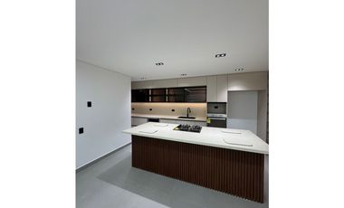 CASA EN UNIDAD CERRADA EN LLANOGRANDE