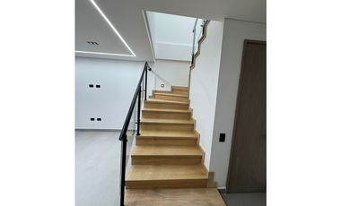 CASA EN UNIDAD CERRADA EN LLANOGRANDE