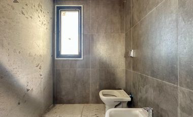 Departamento en venta en Lanus Oeste duplex 5 ambientes con cochera a estrenar