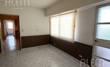 Oportunidad - Departamento de 4 ambientes con cochera en Lomas de Zamora Oeste
