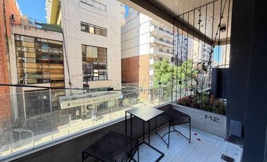VENTA: departamento de dos dormitorios con pileta, patio y parrillero. Rosario, centro