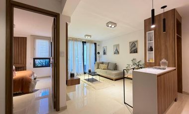 VENTA: departamento de dos dormitorios con pileta, patio y parrillero. Rosario, centro