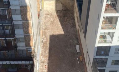 VENTA: departamento de dos dormitorios con pileta, patio y parrillero. Rosario, centro