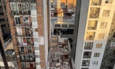 VENTA: departamento de dos dormitorios con pileta, patio y parrillero. Rosario, centro