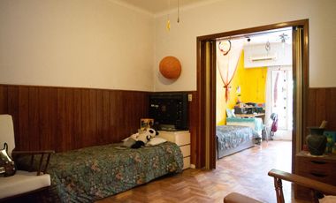 Casa de 4 ambientes con pileta y garage en venta en Martinez