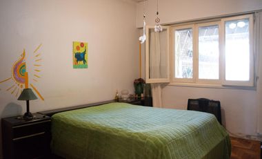 Casa de 4 ambientes con pileta y garage en venta en Martinez
