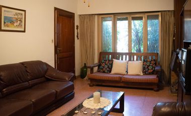 Casa de 4 ambientes con pileta y garage en venta en Martinez