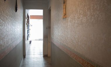 Casa de 4 ambientes con pileta y garage en venta en Martinez