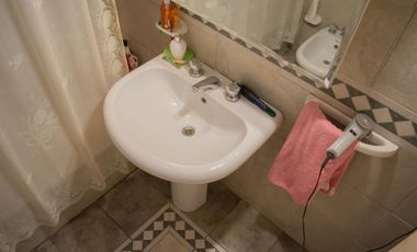 Casa de 4 ambientes con pileta y garage en venta en Martinez