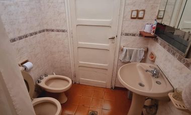 VENTA Casa 3 dormitorios   Local Comercial. San Luis. J. G. Funes N°732