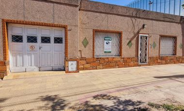 VENTA Casa 3 dormitorios   Local Comercial. San Luis. J. G. Funes N°732