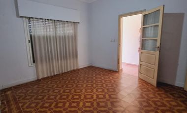 VENTA Casa 3 dormitorios   Local Comercial. San Luis. J. G. Funes N°732