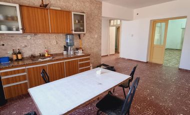 VENTA Casa 3 dormitorios   Local Comercial. San Luis. J. G. Funes N°732
