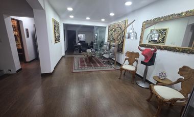 Venta de dos casas juntas como terreno en Miraflores, inversión asegurada