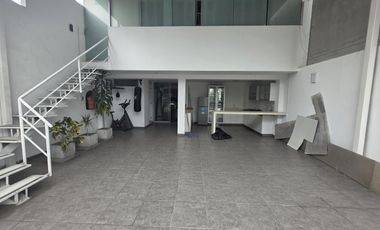 Venta de dos casas juntas como terreno en Miraflores, inversión asegurada