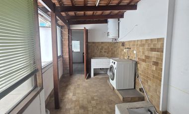 Venta de dos casas juntas como terreno en Miraflores, inversión asegurada
