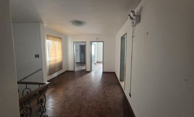 Venta de dos casas juntas como terreno en Miraflores, inversión asegurada