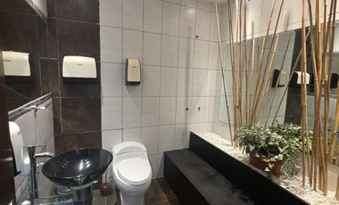 Venta de dos casas juntas como terreno en Miraflores, inversión asegurada