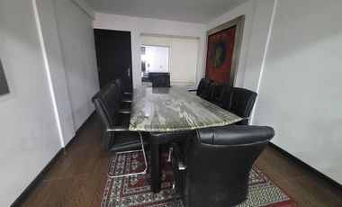 Venta de dos casas juntas como terreno en Miraflores, inversión asegurada