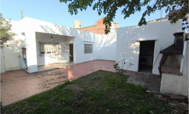 CASA EN VENTA EN CASTELAR NORTE!!
