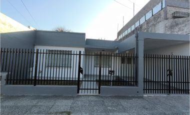 CASA EN VENTA EN CASTELAR NORTE!!