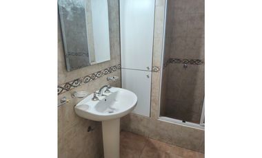 CASA EN VENTA EN CASTELAR NORTE!!