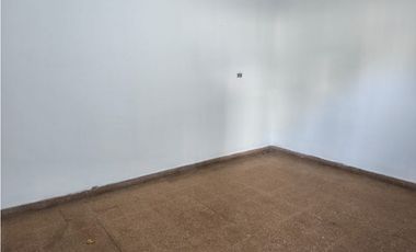 CASA EN VENTA EN CASTELAR NORTE!!