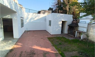 CASA EN VENTA EN CASTELAR NORTE!!