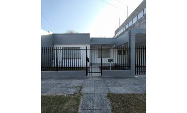 CASA EN VENTA EN CASTELAR NORTE!!