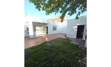 CASA EN VENTA EN CASTELAR NORTE!!