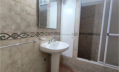 CASA EN VENTA EN CASTELAR NORTE!!