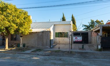 CASA 5 AMBIENTES - GARAGE - PATIO - JOSÉ CONTIN 637 - MADRYN