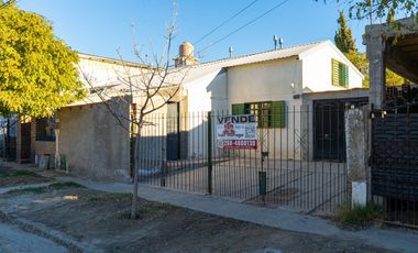 CASA 5 AMBIENTES - GARAGE - PATIO - JOSÉ CONTIN 637 - MADRYN