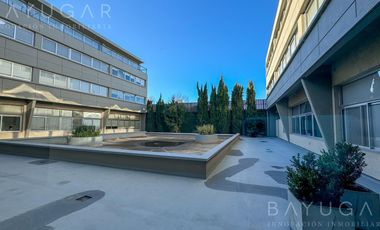 Venta Oficina Comercial PB - Edificio Polo Uno con Cochera / Pilar