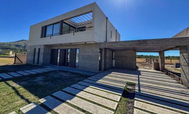 VENTA Casa 3 dormitorios. Almasierra. JK