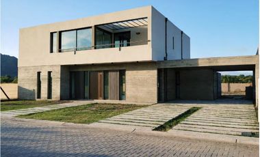 VENTA Casa 3 dormitorios. Almasierra. JK